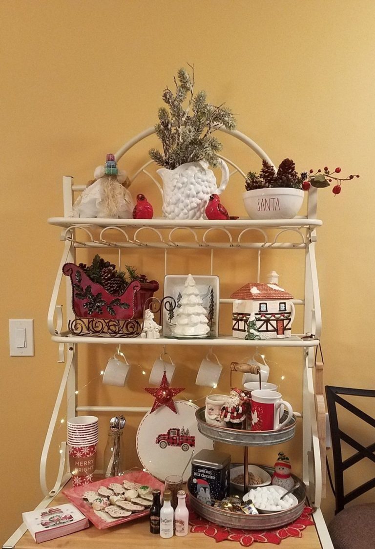 DIY Christmas Hot Cocoa Bar Ideas