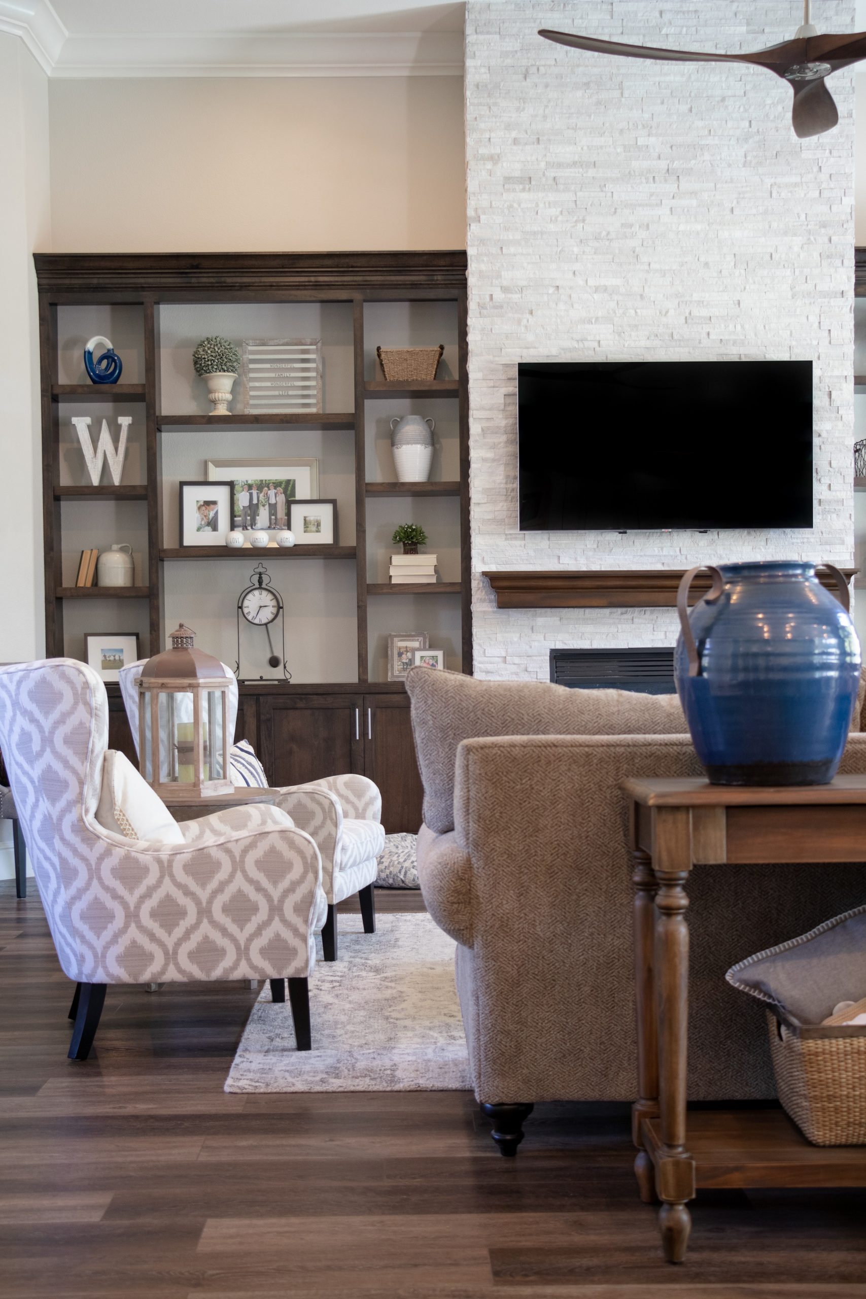 Quick House Cleaning Tips Livingroom Family Room scaled