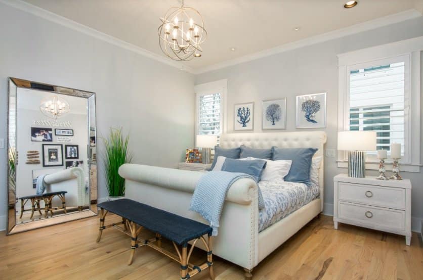 Elegant coastal bedroom in white and blue