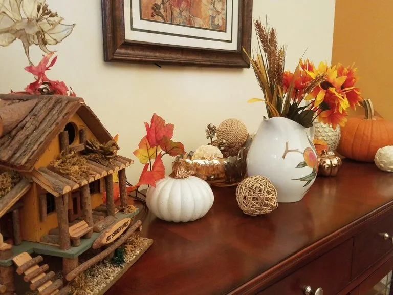 How to Style a Console Table For Fall  with a Vignette