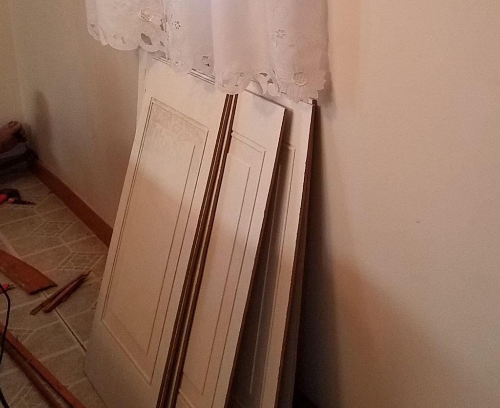 How to fit Wainscoting 