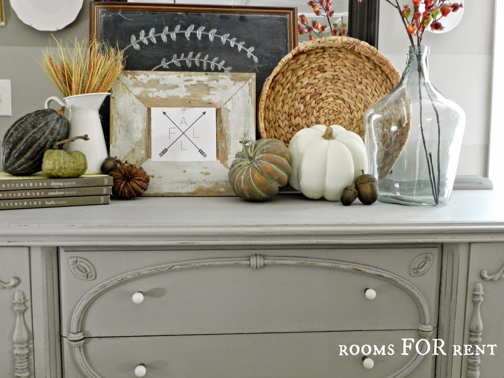 Modern Farmhouse Vignette on console table