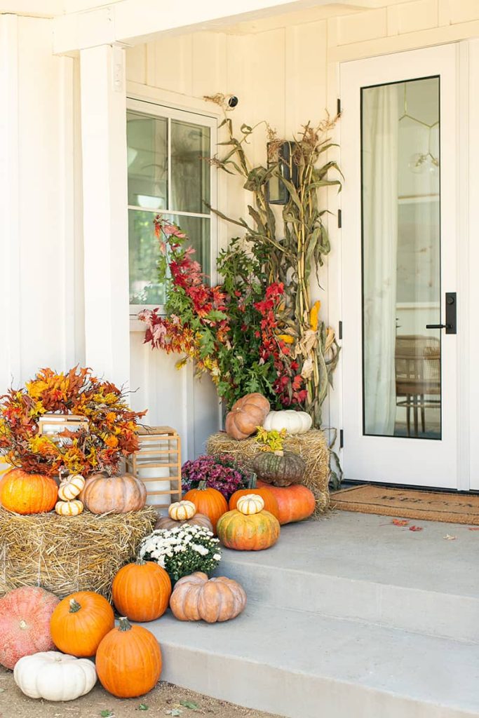 Decorate a small porch for fall